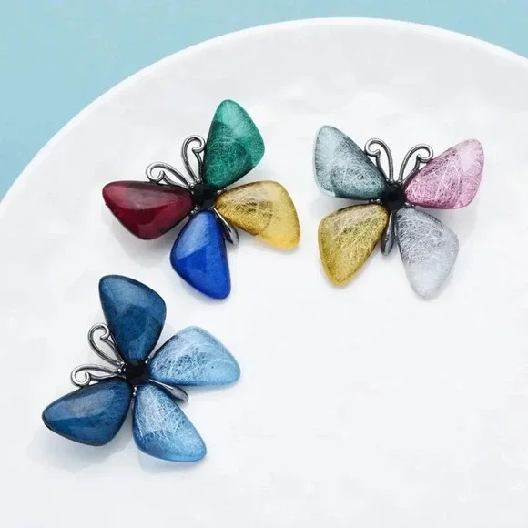 VQ Butterfly Brooch - Picture 2 of 6